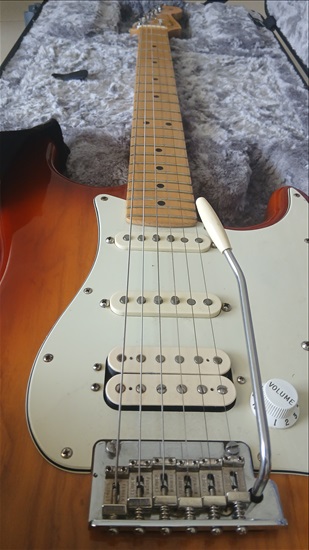 תמונה 6 ,Fender Strat Corona California למכירה בפתח תקווה כלי נגינה  גיטרה חשמלית