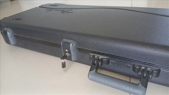 תמונה 7 ,Fender Strat Corona California למכירה בפתח תקווה כלי נגינה  גיטרה חשמלית