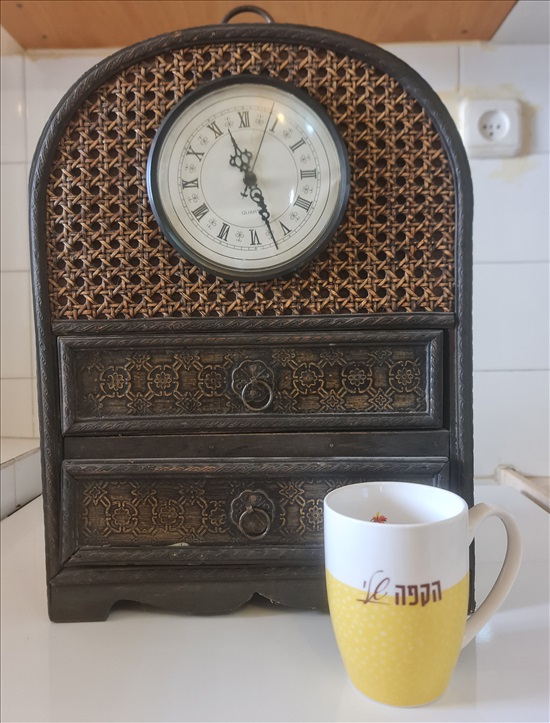 תמונה 4 ,שולחן שולחני וינטג' עם מגירות למכירה באילת חפצי נוי  אחר