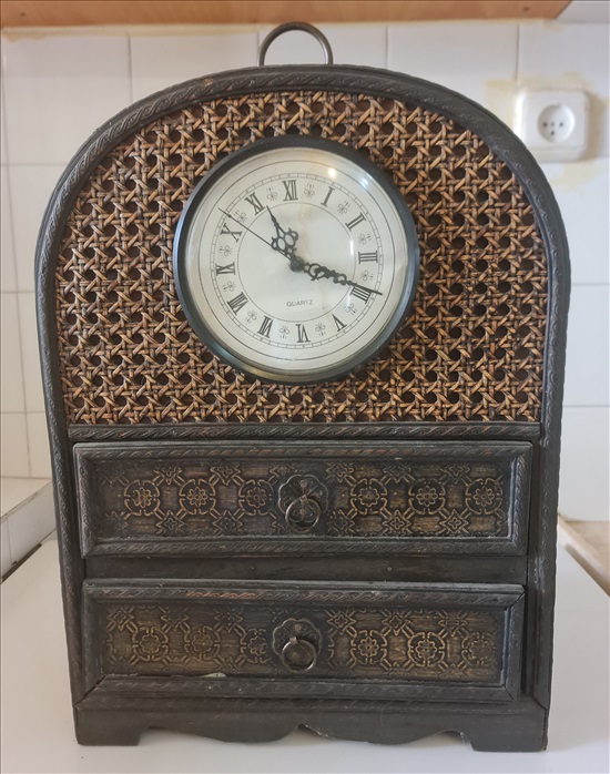 תמונה 1 ,שולחן שולחני וינטג' עם מגירות למכירה באילת חפצי נוי  אחר