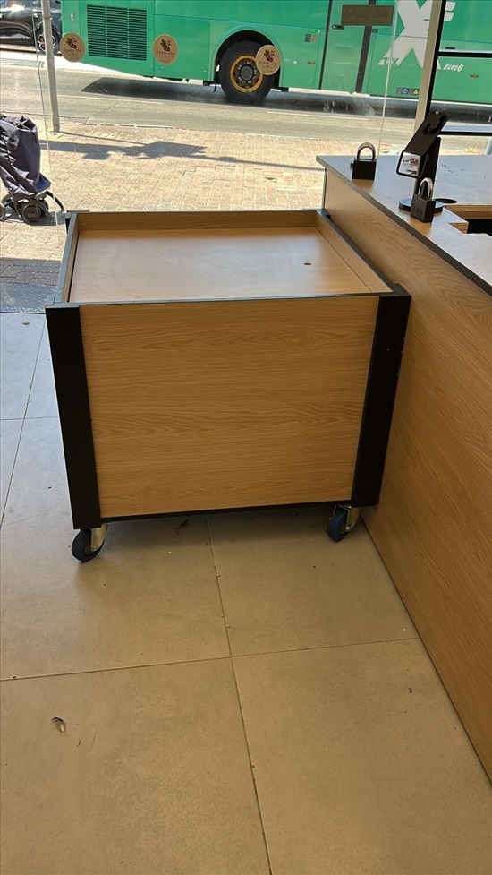 תמונה 5 ,בסטות לחנות פירות ירקות למכירה בנתניה ריהוט  מדפים