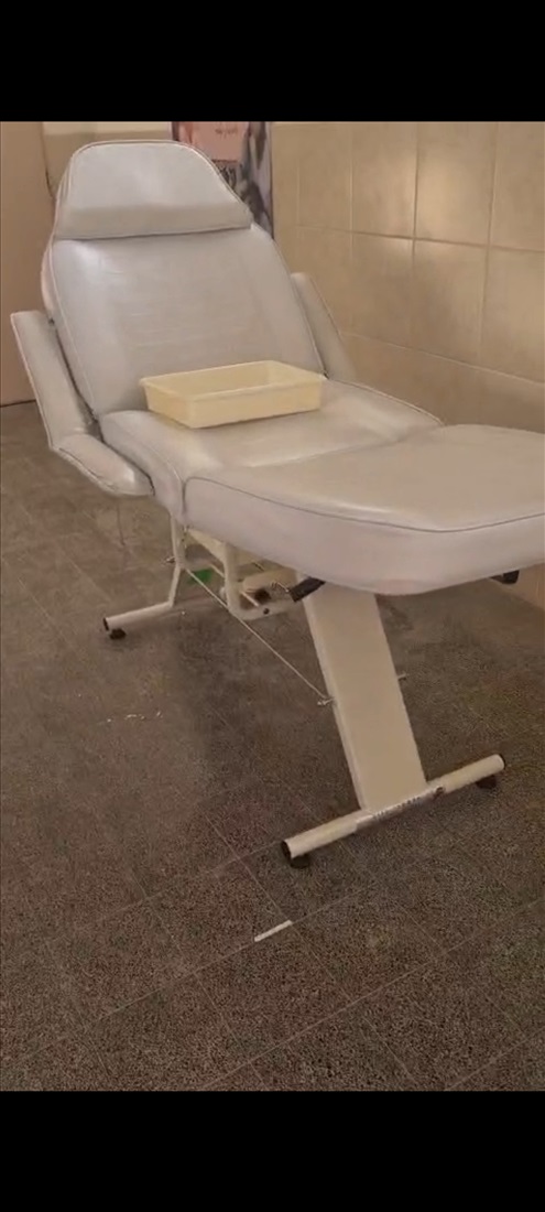 תמונה 1 ,מיטה לקוסמטיקה למכירה בחולון  ציוד לעסקים  ציוד לקליניקות ומרפאות