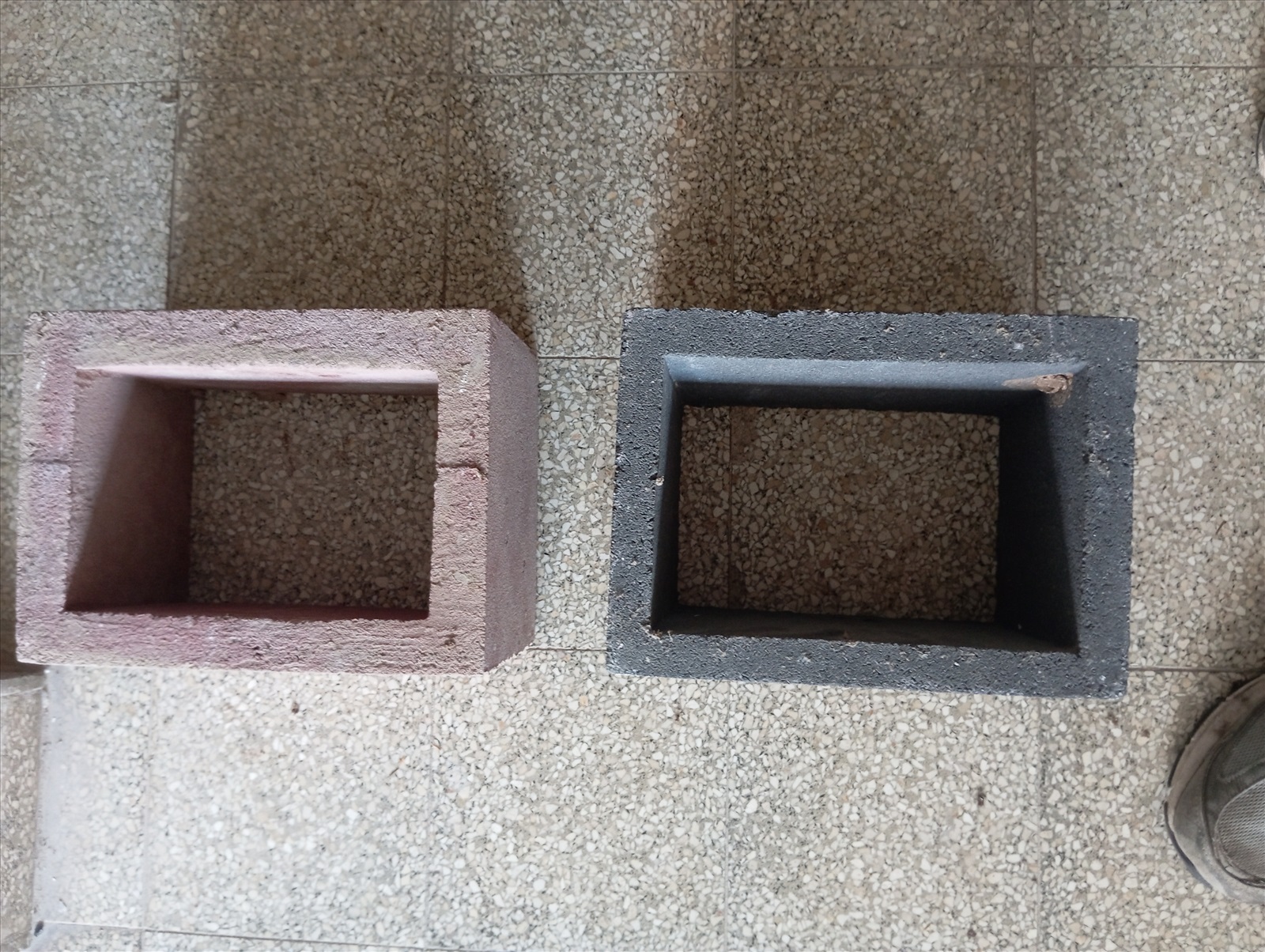 תמונה 2, משרביה חדש, אדום ושחור  20x15x למכירה בחיפה | לגינה  ריהוט לגינה