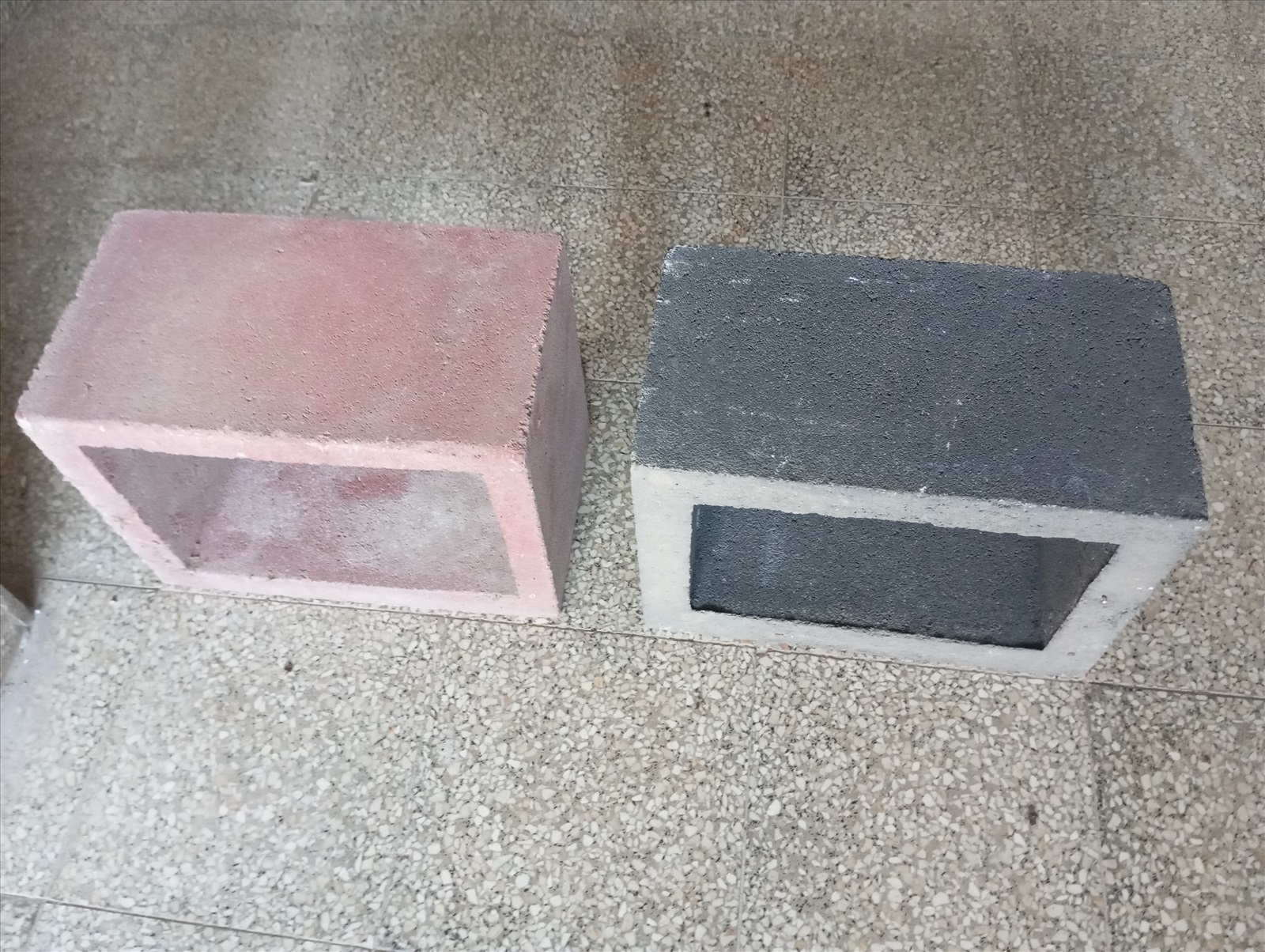 תמונה 3, משרביה חדש, אדום ושחור  20x15x למכירה בחיפה | לגינה  ריהוט לגינה
