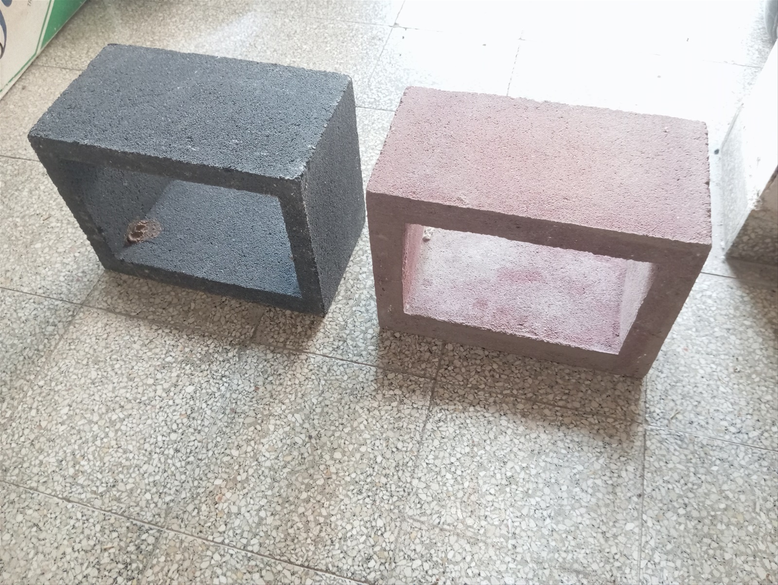 תמונה 1, משרביה חדש, אדום ושחור  20x15x למכירה בחיפה | לגינה  ריהוט לגינה