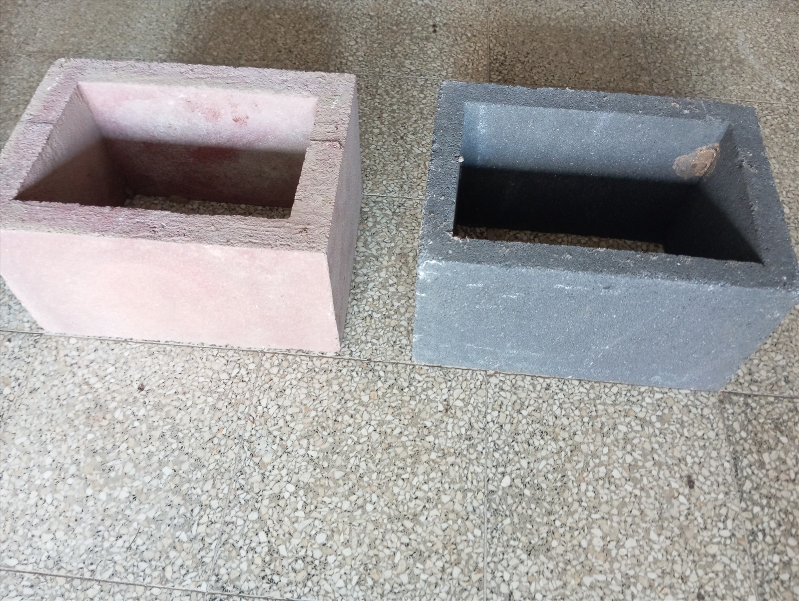 תמונה 4, משרביה חדש, אדום ושחור  20x15x למכירה בחיפה | לגינה  ריהוט לגינה