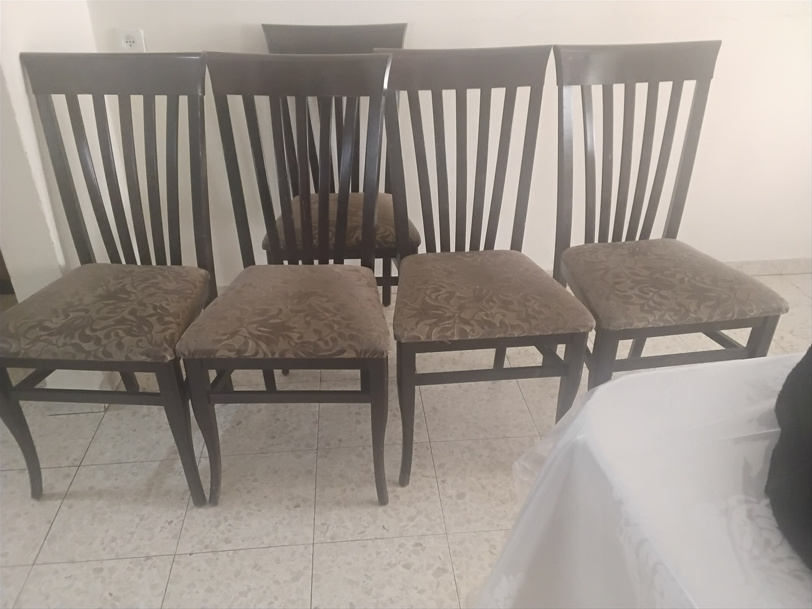 תמונה 2, סט 6 כיסאות עץ מרופדים לפינת א למכירה בירושלים | ריהוט  כיסאות