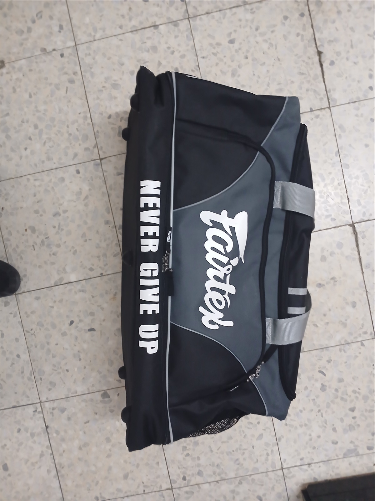 תמונה 2, תיק וחולצה של fairtex  למכירה בירושלים | ציוד ספורט  אומנויות לחימה