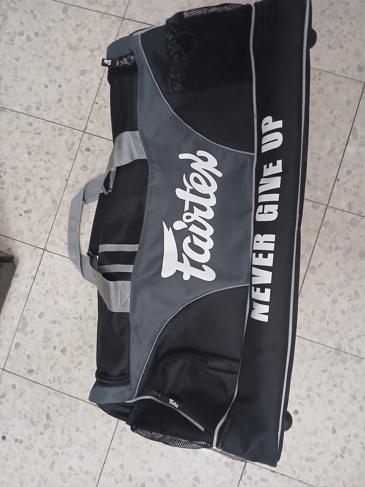 תמונה 1, תיק וחולצה של fairtex  למכירה בירושלים | ציוד ספורט  אומנויות לחימה