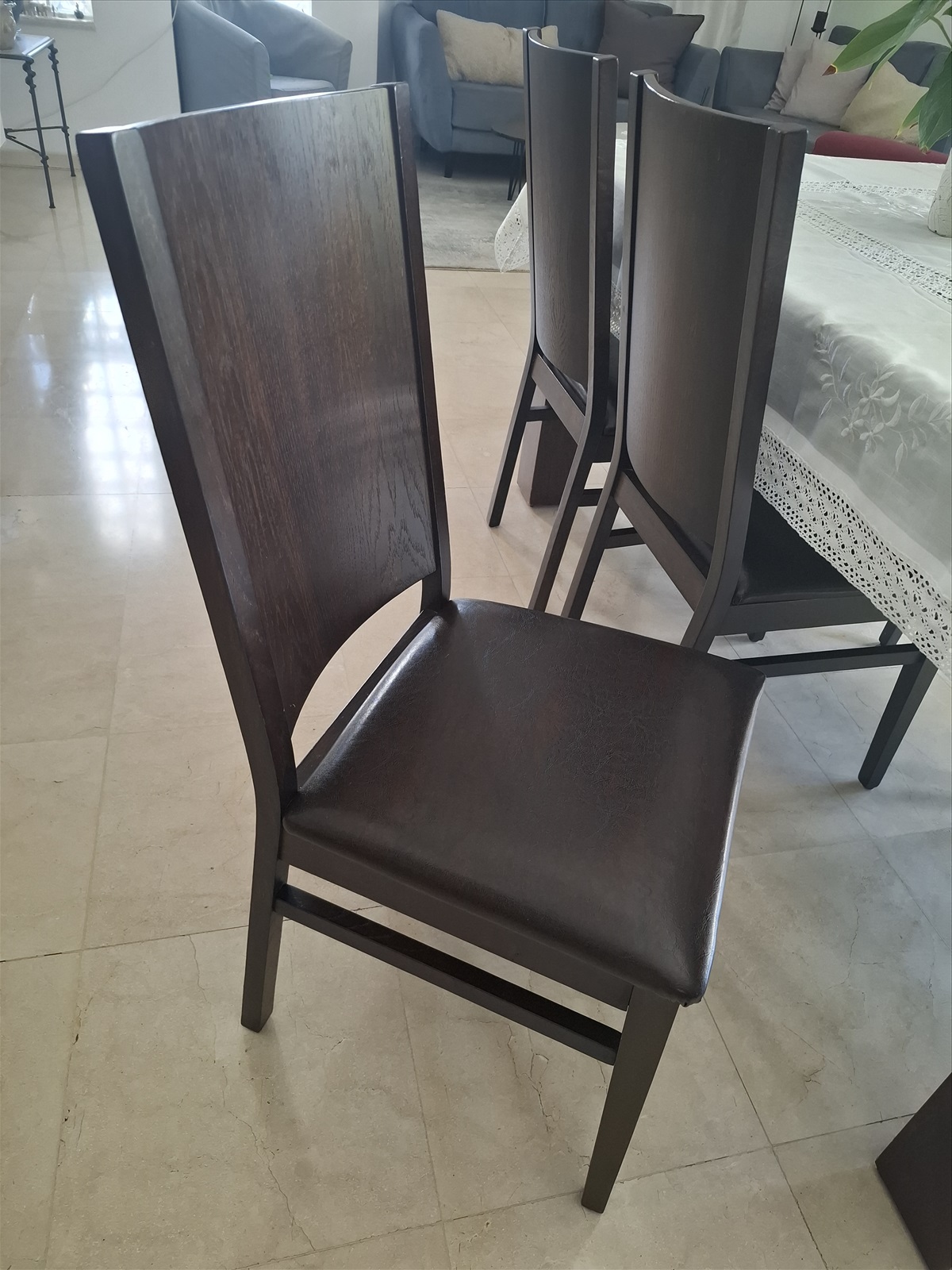 תמונה 3, שולחן פינת אוכל + 6 כסאות זאגה למכירה ביהוד-מונוסון | ריהוט  פינת אוכל