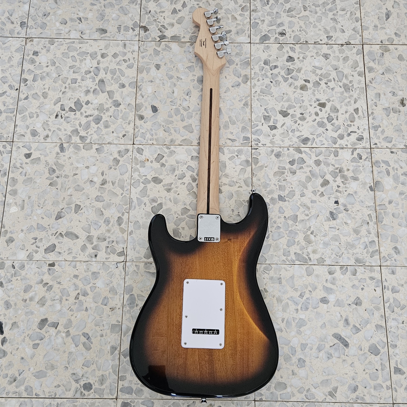 תמונה 2, גיטרה חשמלית Squier Strat למכירה בחדרה | כלי נגינה  גיטרה חשמלית