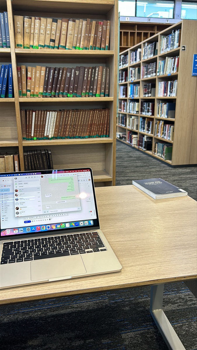 תמונה 1, MacBook Air m4 15 למכירה בגבעת שמואל | מוצרי Apple  מחשבים וציוד נלווה