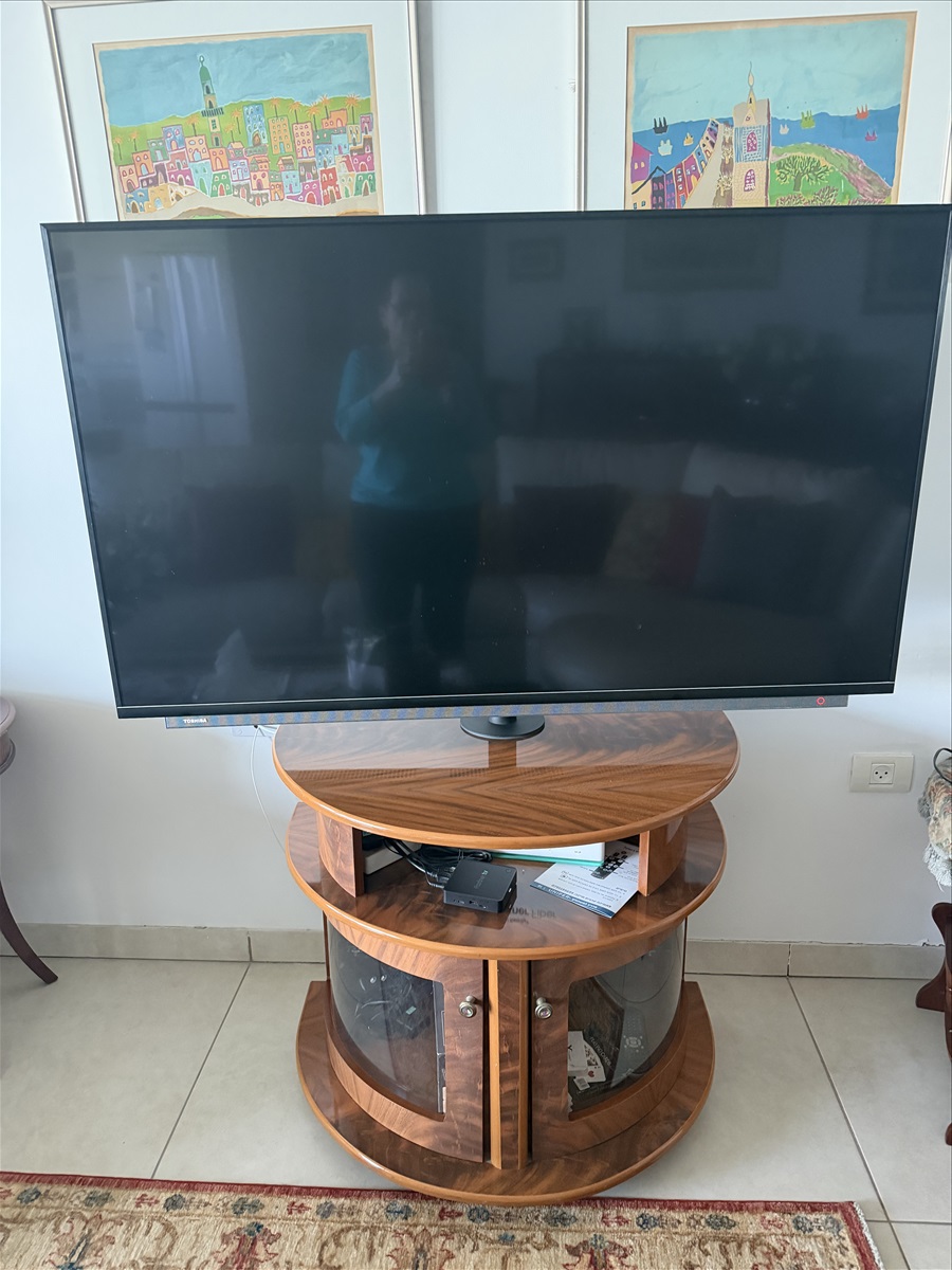 תמונה 1, ארונית / שידה על גלגלים למכירה בפתח תקווה | ריהוט מזנון/ ויטרינה