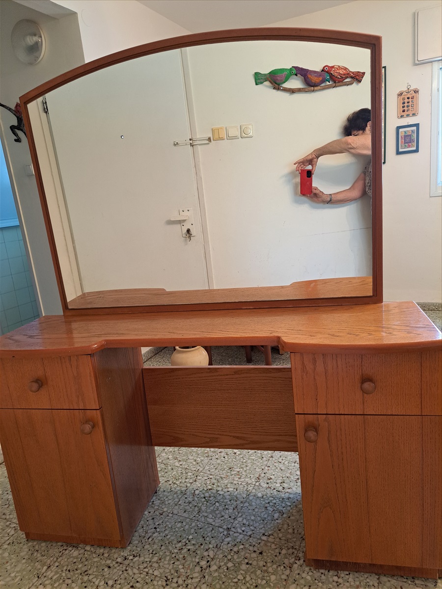 תמונה 1, שידת טואלט עם מראה למכירה בנשר | ריהוט שידות