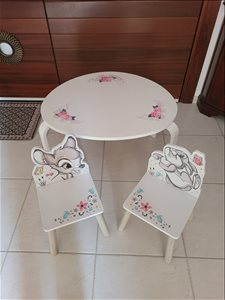 שולחן ושני כיסאות ילדים 