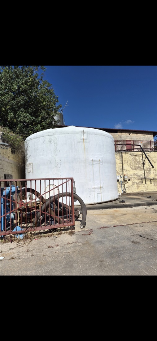 תמונה 1 ,מיכל פיברגלס 112 קוב למכירה בזכרון יעקב ציוד לתעשייה  מיכלים וחביות