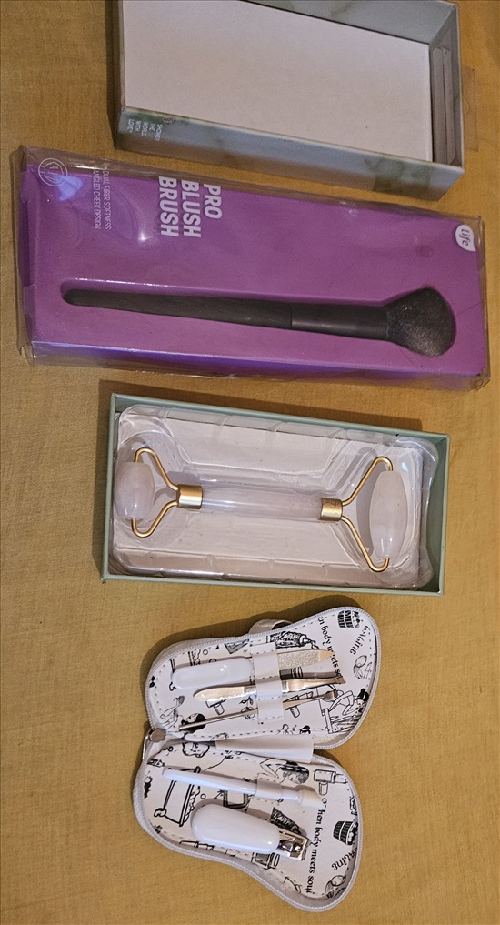 תמונה 2 ,סט מניקור פדיקור+2 פריטים  למכירה בבת ים קוסמטיקה וטיפוח  טיפוח