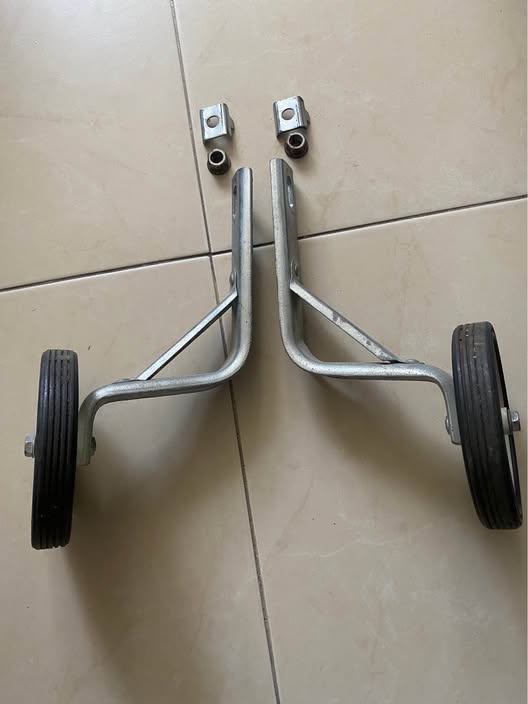 תמונה 1 ,זוג גלגלי עזר לאופניים לילדים למכירה בתל אביב אופניים  שונות