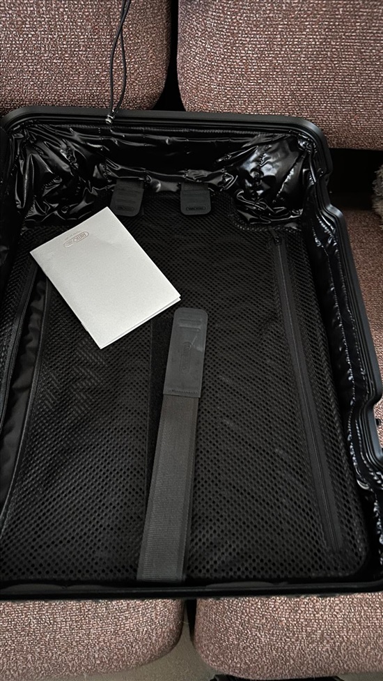 תמונה 6 ,מזוודת RIMOWA x Moncler  למכירה בקרית מוצקין למטייל ולמתגייס  מזוודות ותיקים