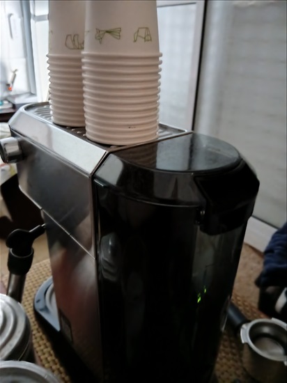 תמונה 2 ,מכונת אספרסו DELONGHI עם מקציף למכירה בחולון מוצרי חשמל  מכונת קפה