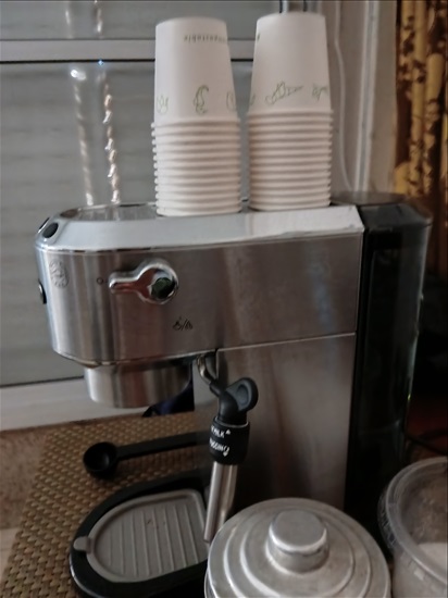 תמונה 3 ,מכונת אספרסו DELONGHI עם מקציף למכירה בחולון מוצרי חשמל  מכונת קפה