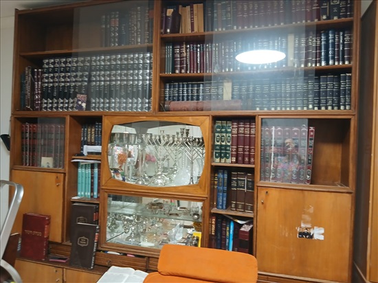 תמונה 1 ,ספרייה למכירה בקרית מלאכי ריהוט  מזנון/ ויטרינה
