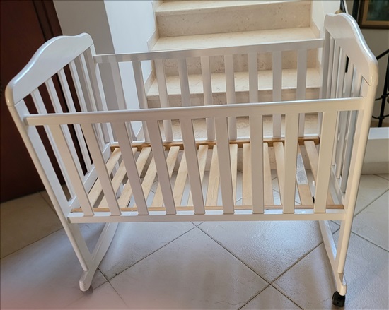 תמונה 1 ,עריסה לתינוק, עץ מלא למכירה בקרית אתא  לתינוק ולילד  מיטות ולולים