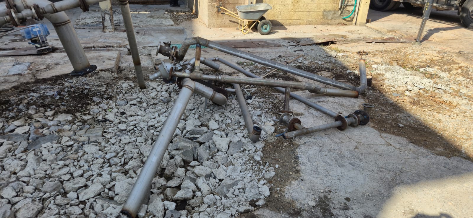 תמונה 2, מיכל נירוסטה מבודד כולל צנרת למכירה בקרית אתא | ציוד לתעשייה  מיכלים ו...
