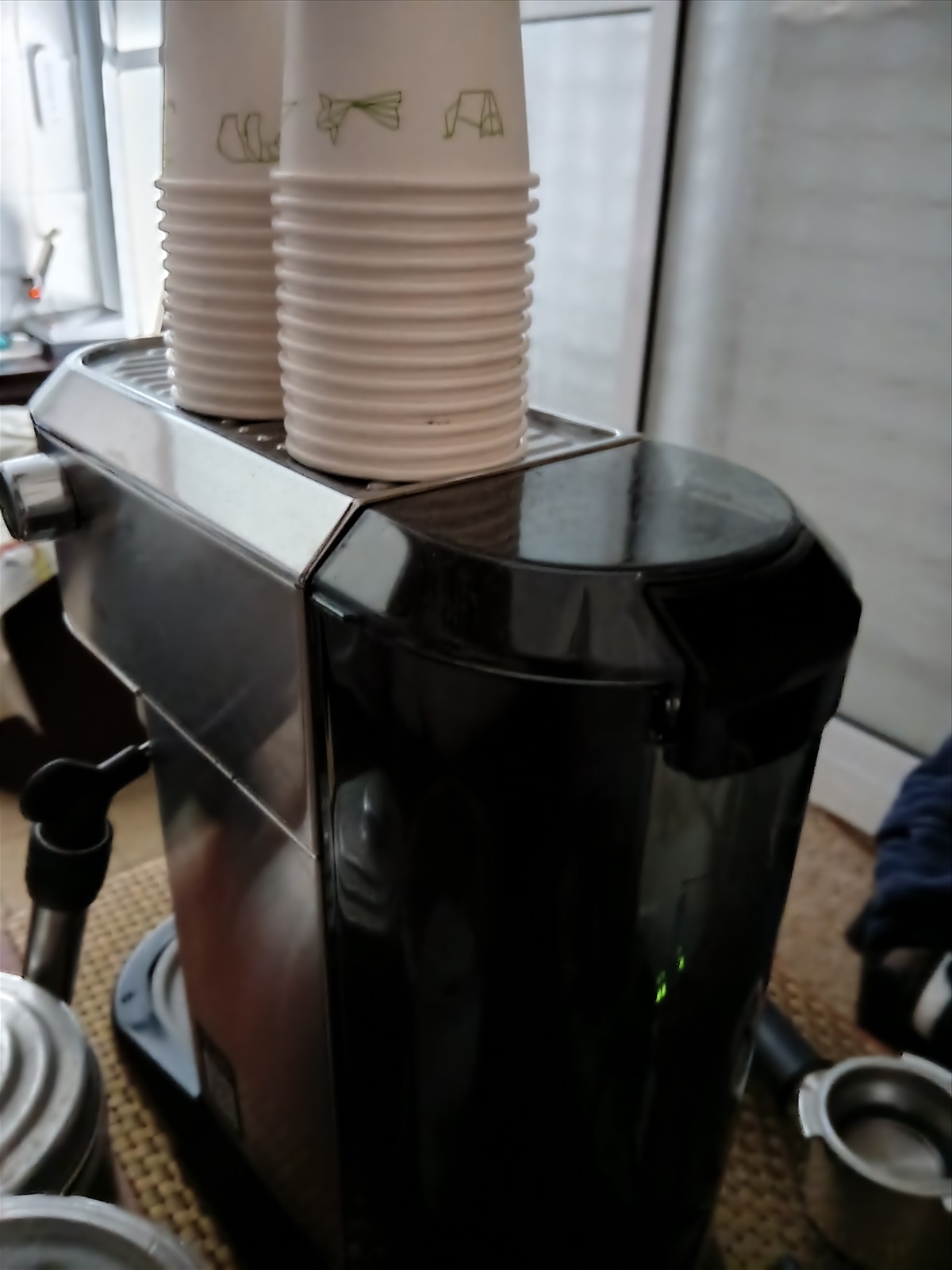 תמונה 2, מכונת אספרסו DELONGHI עם מקציף למכירה בחולון | מוצרי חשמל  מכונת קפה