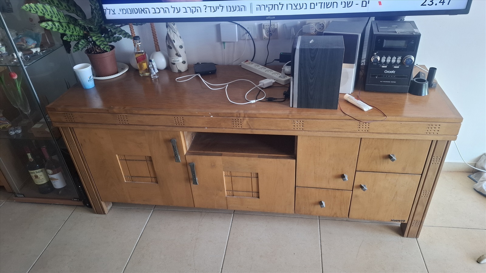 תמונה 3, מזנון עץ למכירה בראשון לציון | ריהוט  מזנון/ ויטרינה