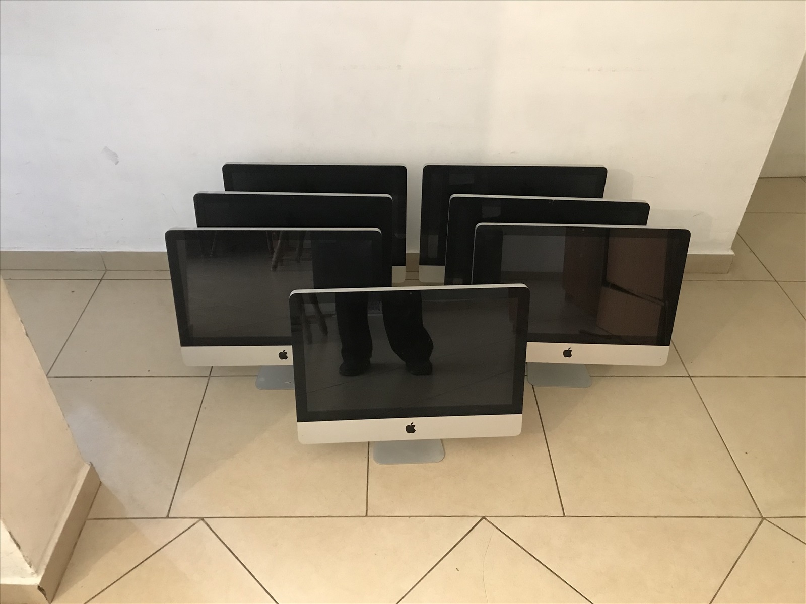 תמונה 1, A Lot of Old iMacs למכירה בבית שמש | מחשבים וציוד נלווה  מחשב