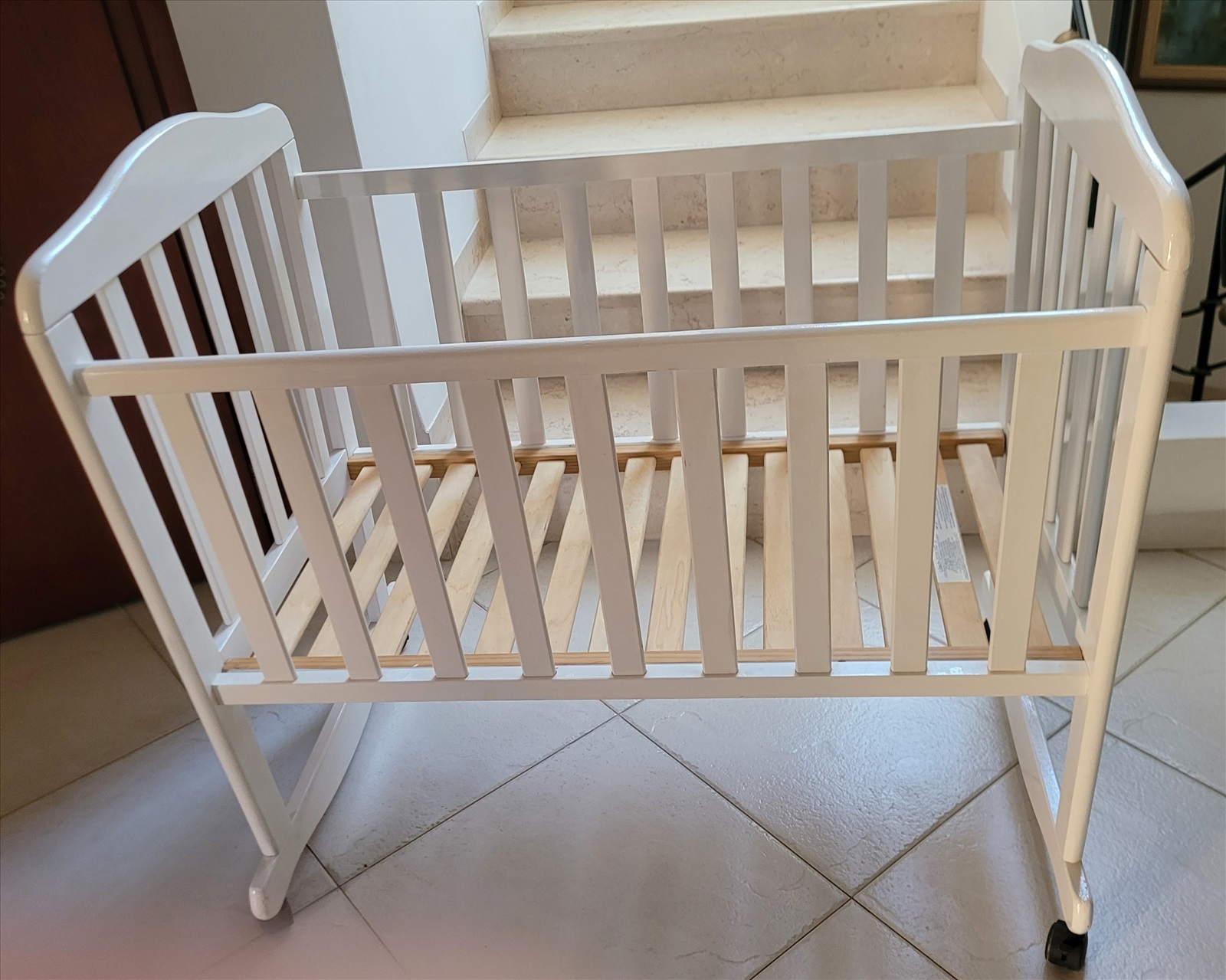 תמונה 1, עריסה לתינוק, עץ מלא למכירה בקרית אתא  | לתינוק ולילד  מיטות ולולים