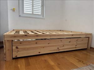 בסיס מיטה מעץ מלא 