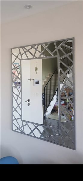 מראה מעוצבת גדולה 