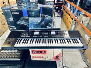 Roland E-A7 61 Key 