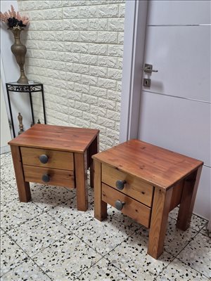 זוג שידות מעץ מלא 