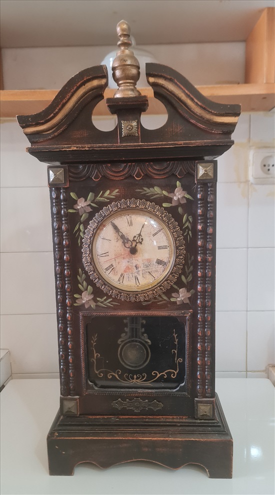 תמונה 1 ,שעון שולחני רטרו מעץ למכירה באילת חפצי נוי  אחר