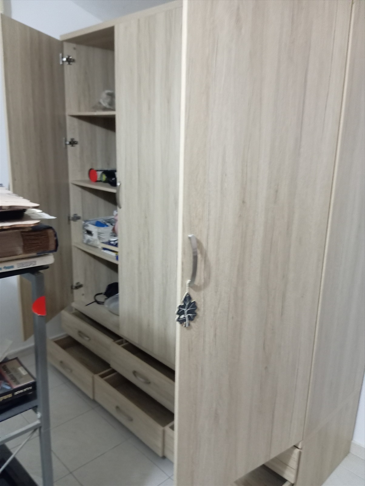 תמונה 4, ארון בגדים איכותי בעל 3 דלתות למכירה בחיפה | ריהוט ארונות