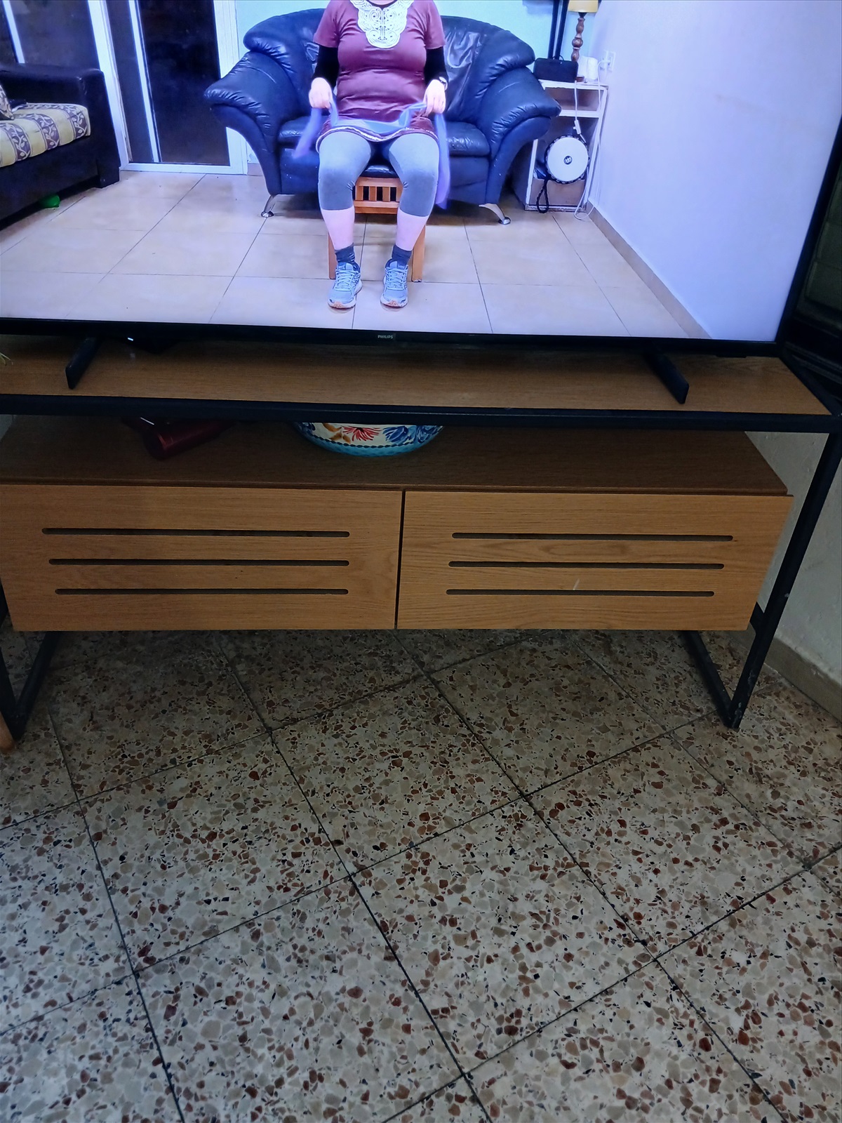 תמונה 2, שידת טלוחזיה למכירה בהרצליה | ריהוט שולחן טלוויזיה